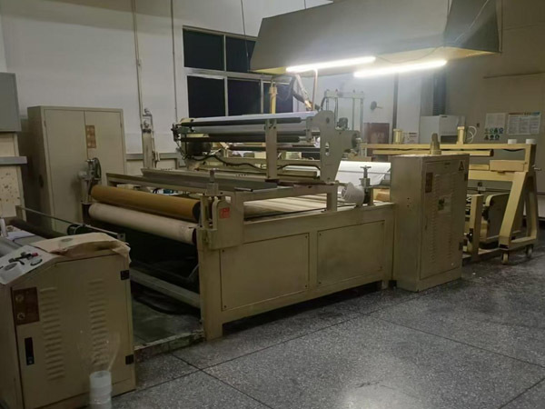 平闆PUR熱(rè)熔複合機